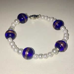 Blue and White clasped bracelet
